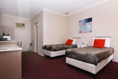 Motel Poinsettia - Sunshine Coast Tourism 5