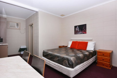 Motel Poinsettia - Sunshine Coast Tourism 14