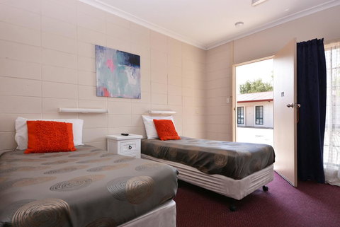 Motel Poinsettia - Sunshine Coast Tourism 30