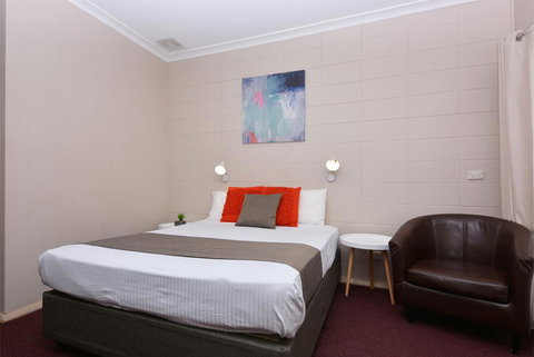 Motel Poinsettia - Sunshine Coast Tourism 0
