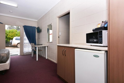 Motel Poinsettia - Sunshine Coast Tourism 15