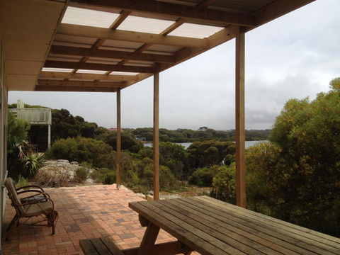 Camelot - Holiday Sunshine Coast 0