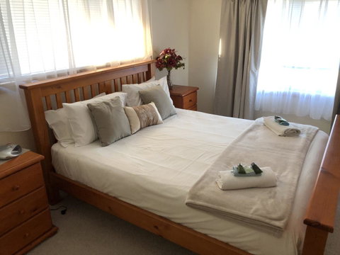 Rocks Retreat House With Sea Views - Sunshine Coast Tourism 2