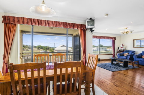 Rocks Retreat House With Sea Views - Sunshine Coast Tourism 14