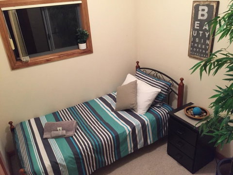 Rocks Retreat House With Sea Views - Sunshine Coast Tourism 9