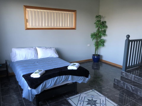 Rocks Retreat House With Sea Views - Sunshine Coast Tourism 4