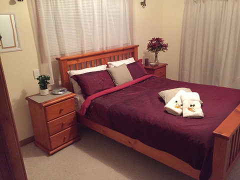 Rocks Retreat House With Sea Views - Sunshine Coast Tourism 6
