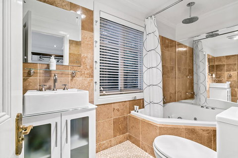 Aldgate Creek Cottage Bed And Breakfast - Sunshine Coast Tourism 12