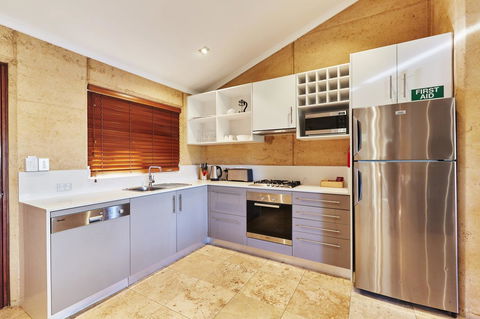 Eight Willows Retreat - Holiday Sunshine Coast 2