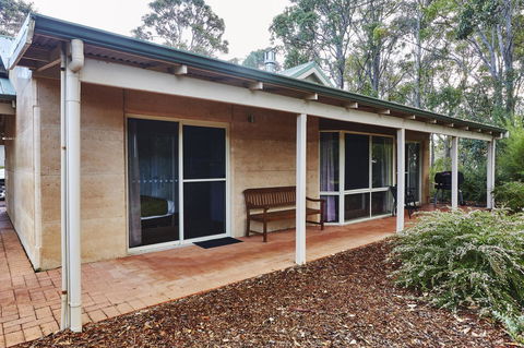 Eight Willows Retreat - Holiday Sunshine Coast 25