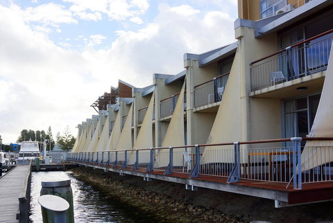 Oceanside 23 - Sunshine Coast Tourism 22