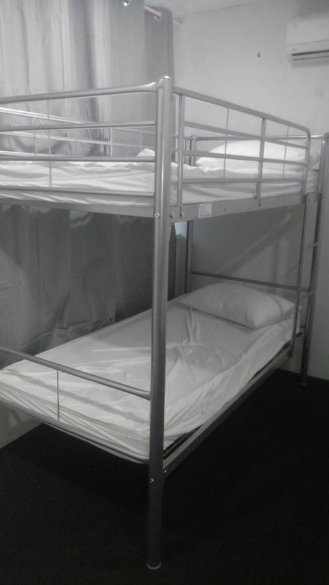 Perth City Backpackers Hostel - Note - Valid Passport Required To Check In - Sunshine Coast Tourism 22