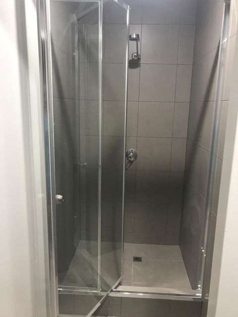 Perth City Backpackers Hostel - Note - Valid Passport Required To Check In - Sunshine Coast Tourism 15