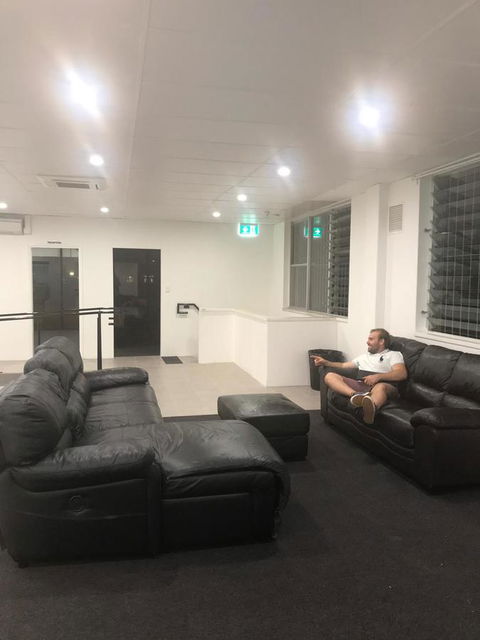 Perth City Backpackers Hostel - Note - Valid Passport Required To Check In - Sunshine Coast Tourism 12