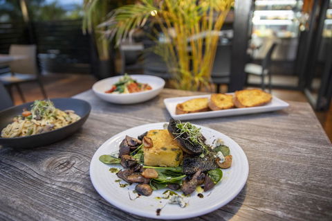 Karrinyup Waters Resort - Sunshine Coast Tourism 21
