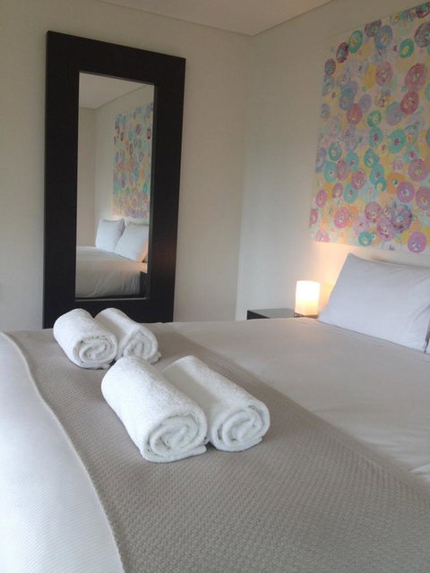 The Roozen Residence - Sunshine Coast Tourism 24