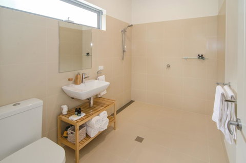 Margaret River Beach Studios - Sunshine Coast Tourism 2