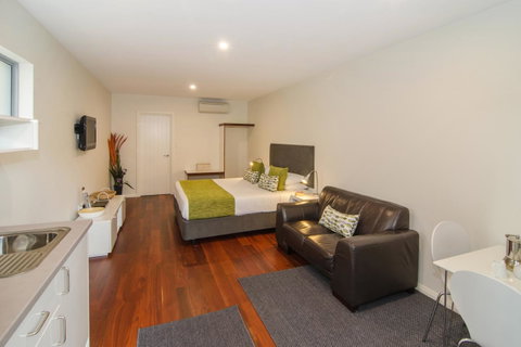 Margaret River Beach Studios - Sunshine Coast Tourism 1