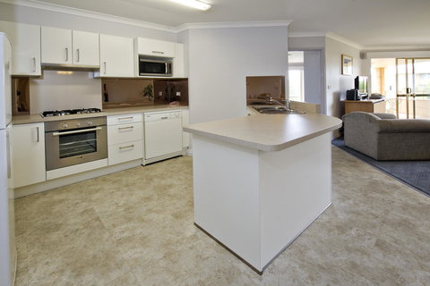 Abbey Beach Resort - Sunshine Coast Tourism 21