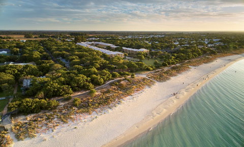 Abbey Beach Resort - Sunshine Coast Tourism 2