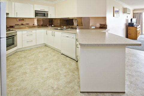 Abbey Beach Resort - Sunshine Coast Tourism 26