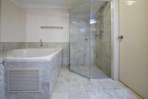 Abbey Beach Resort - Sunshine Coast Tourism 25