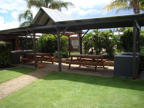 Dunsborough Central Motel - Sunshine Coast Tourism 4