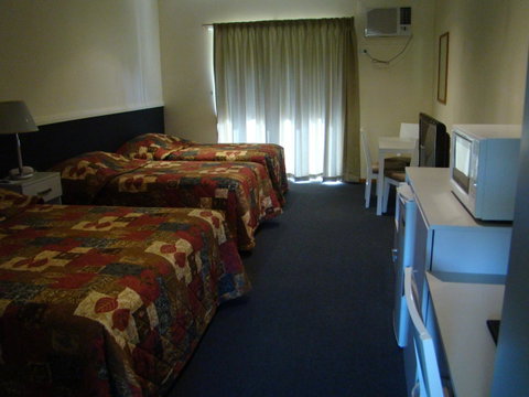 Dunsborough Central Motel - Sunshine Coast Tourism 12