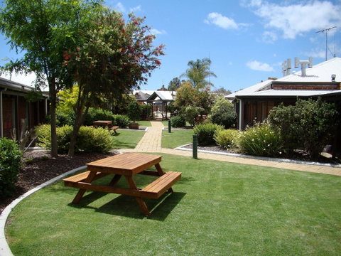 Dunsborough Central Motel - Sunshine Coast Tourism 3