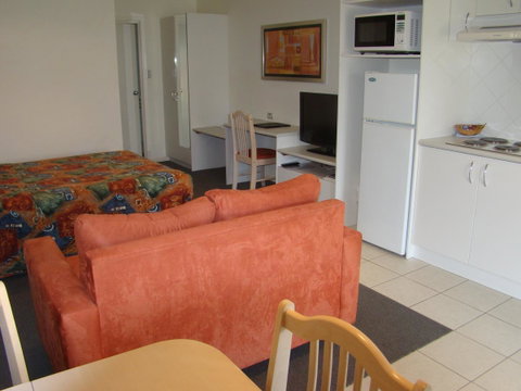 Dunsborough Central Motel - Sunshine Coast Tourism 21