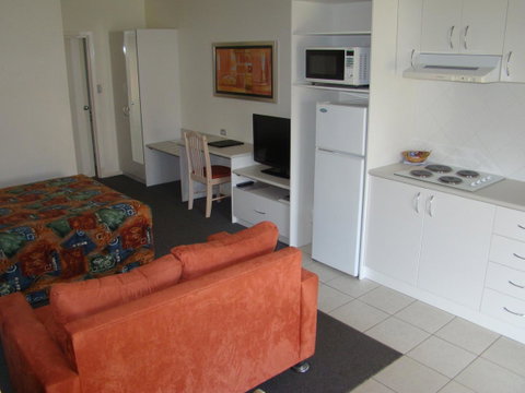 Dunsborough Central Motel - Sunshine Coast Tourism 5