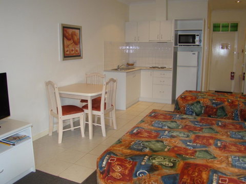 Dunsborough Central Motel - Sunshine Coast Tourism 10