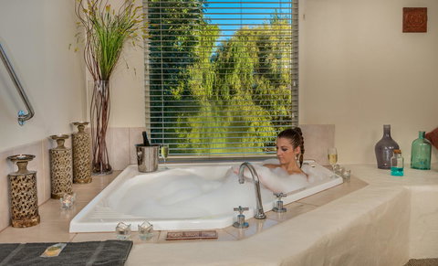 Chimes Spa Retreat - Sunshine Coast Tourism 15