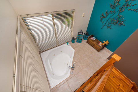 Chimes Spa Retreat - Sunshine Coast Tourism 11