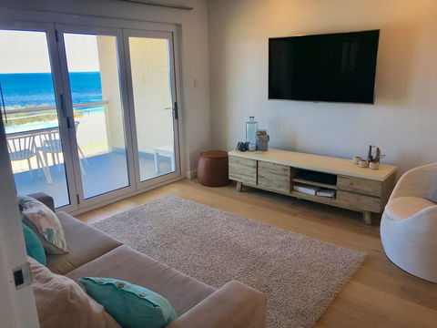 Cottesloe Beachfront Ocean View Apartment - Sunshine Coast Tourism 6