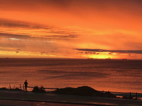Cottesloe Beachfront Ocean View Apartment - Sunshine Coast Tourism 14