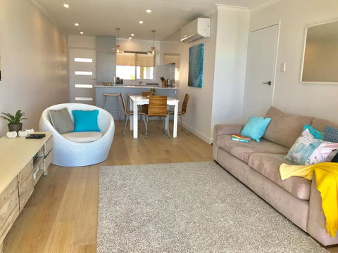 Cottesloe Beachfront Ocean View Apartment - Sunshine Coast Tourism 7