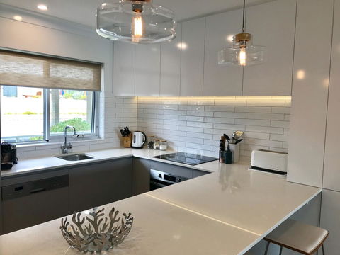 Cottesloe Beachfront Ocean View Apartment - Sunshine Coast Tourism 12