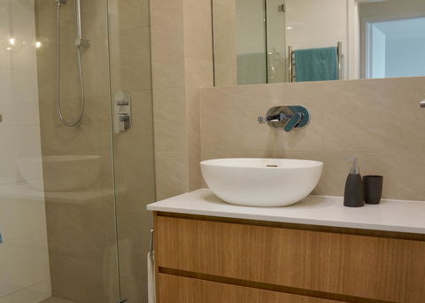 Cottesloe Beachfront Ocean View Apartment - Sunshine Coast Tourism 17