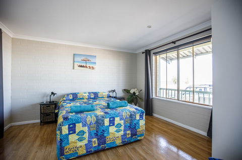 Shark Bay Seafront Apartments - Sunshine Coast Tourism 31