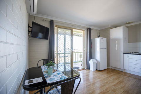 Shark Bay Seafront Apartments - Sunshine Coast Tourism 23