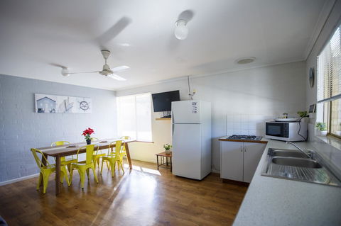 Shark Bay Seafront Apartments - Sunshine Coast Tourism 1