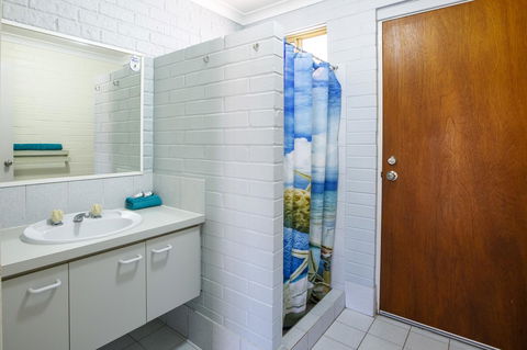 Shark Bay Seafront Apartments - Sunshine Coast Tourism 10