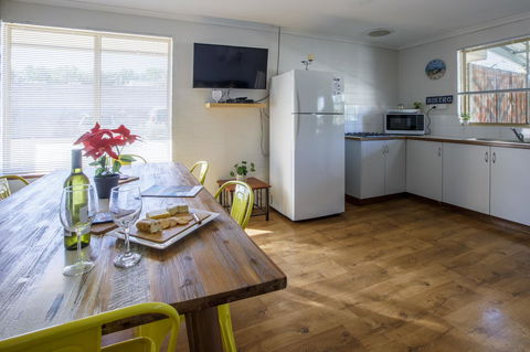 Shark Bay Seafront Apartments - Sunshine Coast Tourism 37