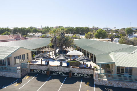 Shark Bay Seafront Apartments - Sunshine Coast Tourism 24