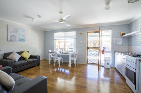 Shark Bay Seafront Apartments - Sunshine Coast Tourism 12