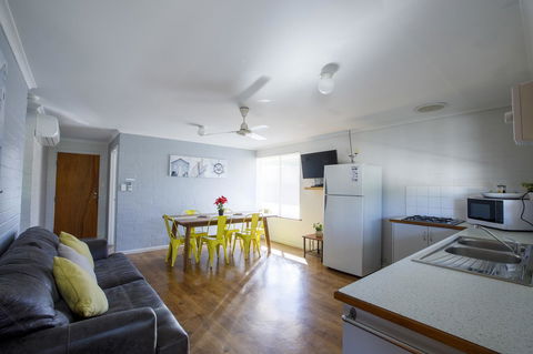 Shark Bay Seafront Apartments - Sunshine Coast Tourism 39