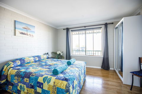 Shark Bay Seafront Apartments - Sunshine Coast Tourism 29
