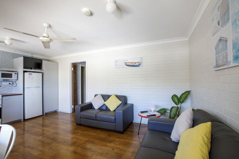 Shark Bay Seafront Apartments - Sunshine Coast Tourism 8