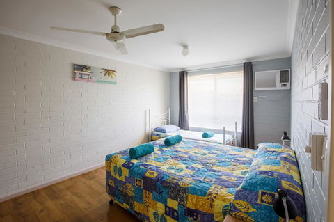 Shark Bay Seafront Apartments - Sunshine Coast Tourism 18